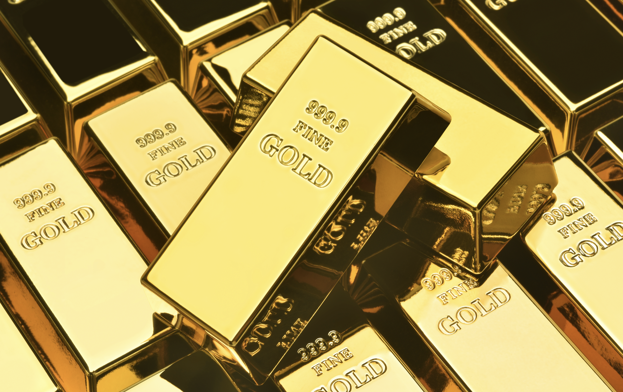 Commodity playbook: gold and oil do mix amid roaring global risks